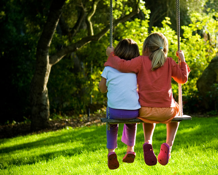 swinging sisters